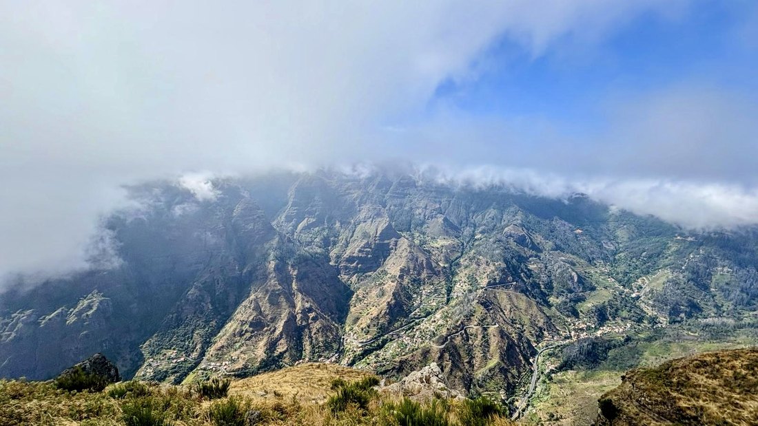 View from the Boca da Corrida viewpoint over Madeira's central mountain range — the start of the PR12 trail